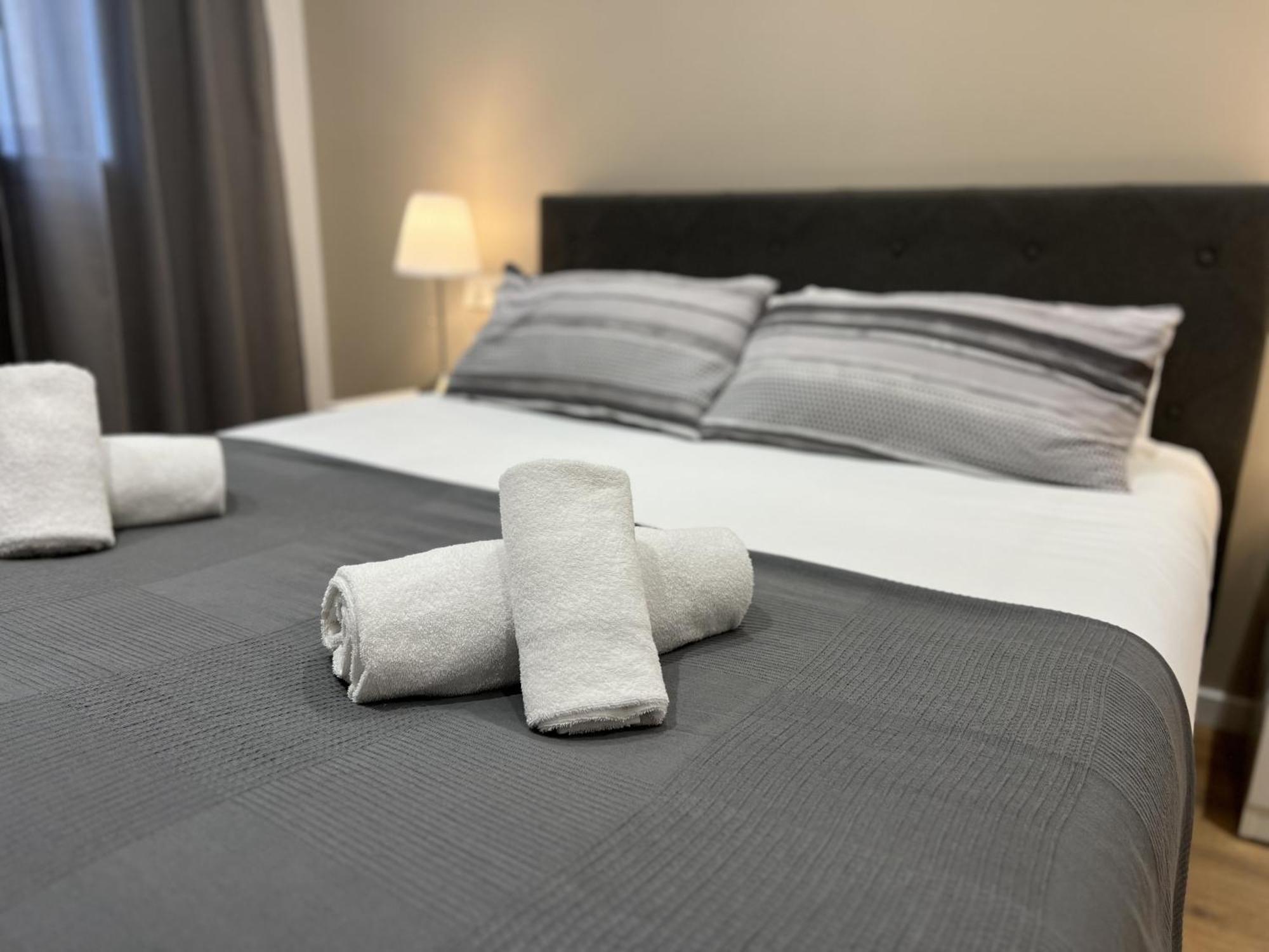 Apartamenticos Plaza Las Armas III Saragozza Esterno foto
